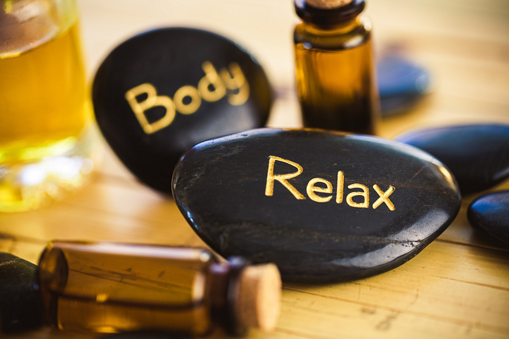 47754-massage_stones_body_relax_lifetimestock-8701-m