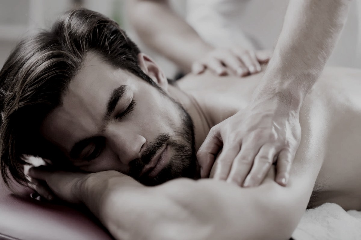 How-Gay-Male-Massage-Can-Be-Booked-With-Ease(1)