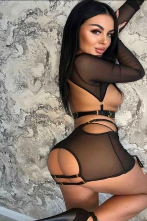 Anemona Italian Enfield Escort